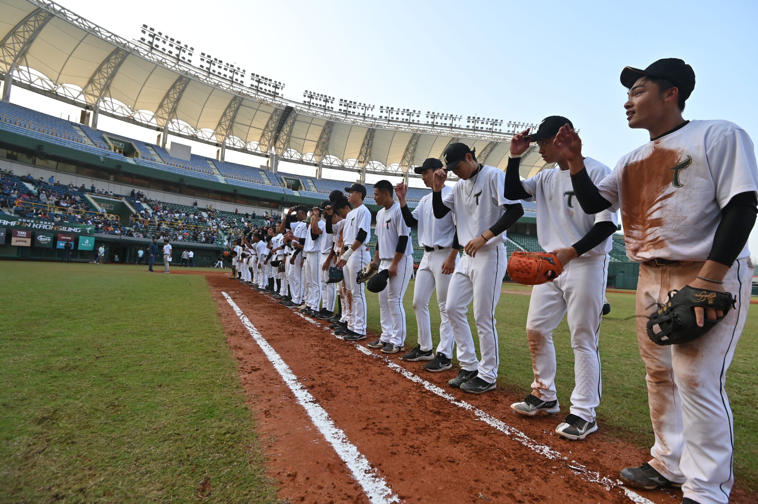 Read more about the article 台鋼雄鷹喜迎隊史首勝 10：3擊退統一7-ELEVEn獅