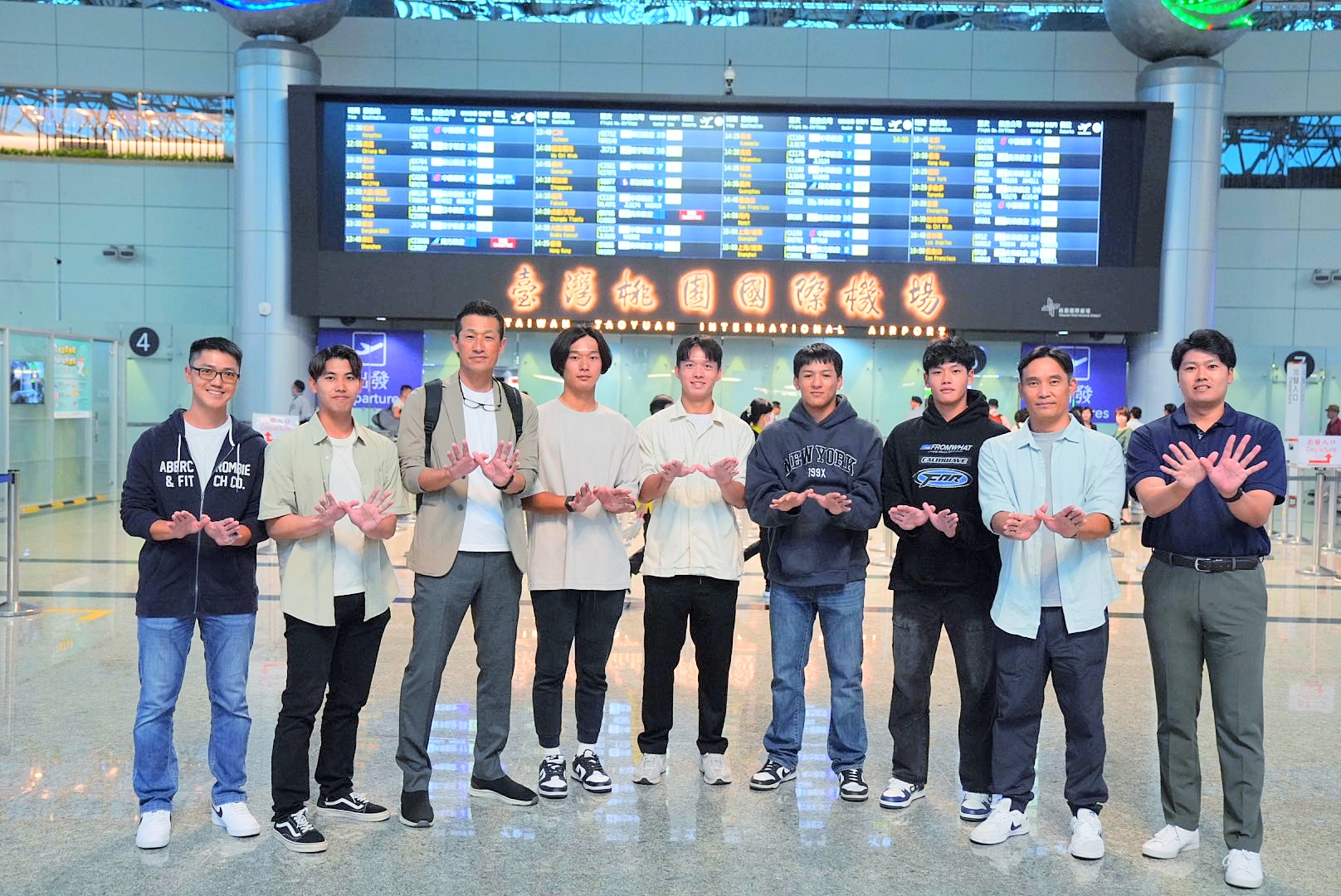 Read more about the article 曾子祐、黃劼希、曾奕翔、張誠恩 台鋼雄鷹2野2投赴日秋訓