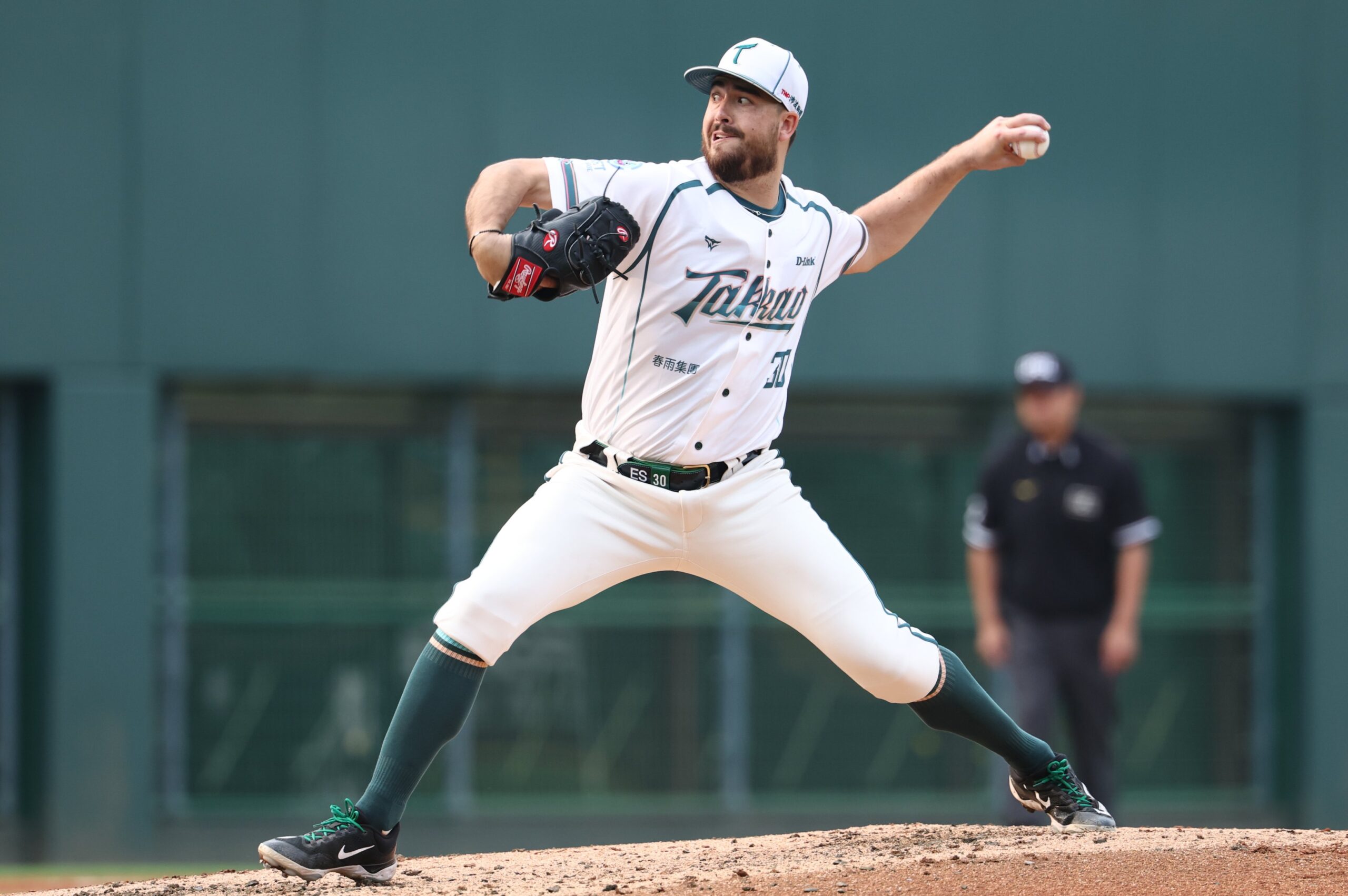 Read more about the article 艾速特7局無失分好投 台鋼雄鷹4：2戰勝樂天桃猿