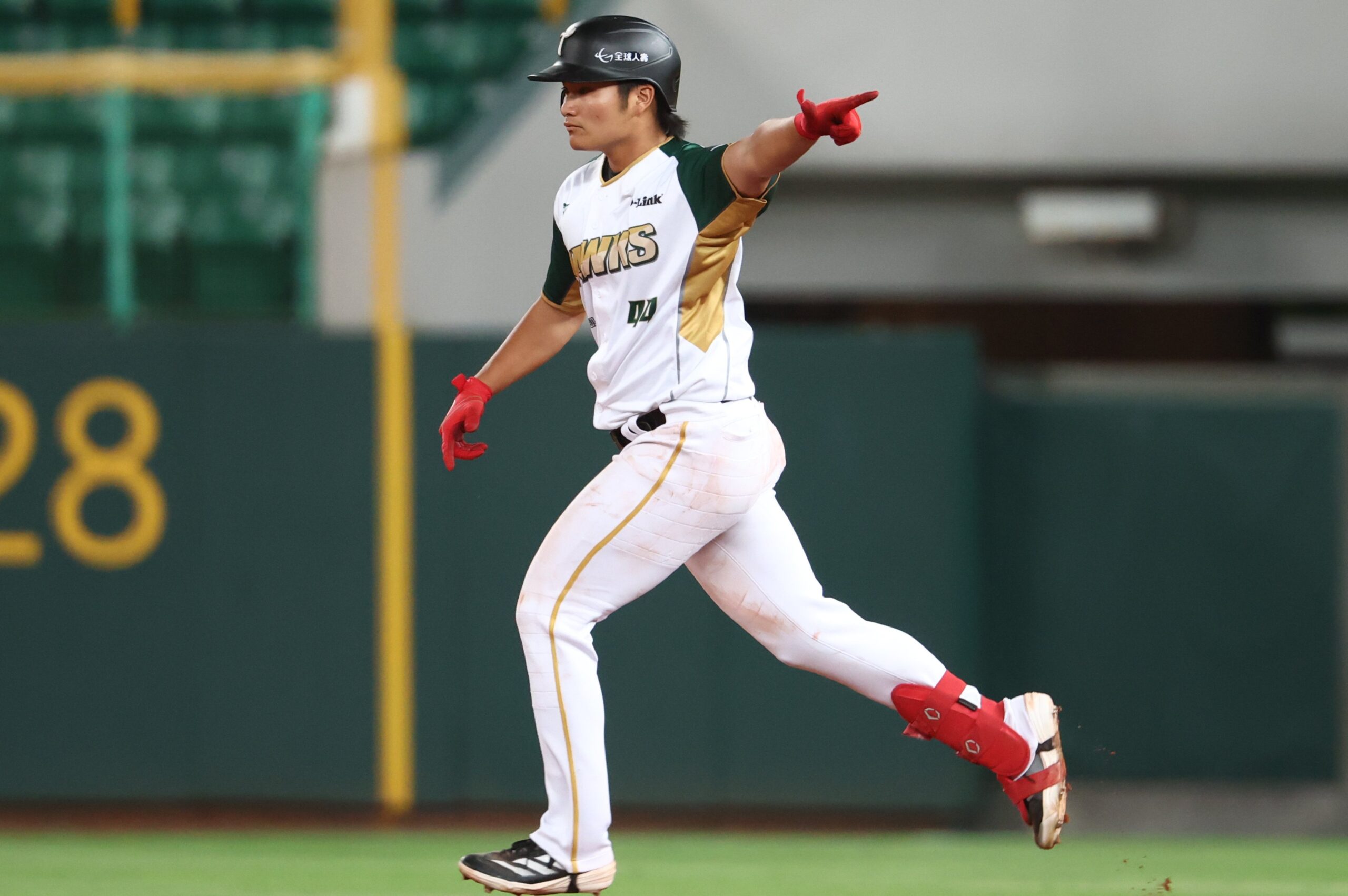 Read more about the article 曾昱磬生涯首轟出爐 台鋼雄鷹4：3擊退統一7-ELEVEN獅